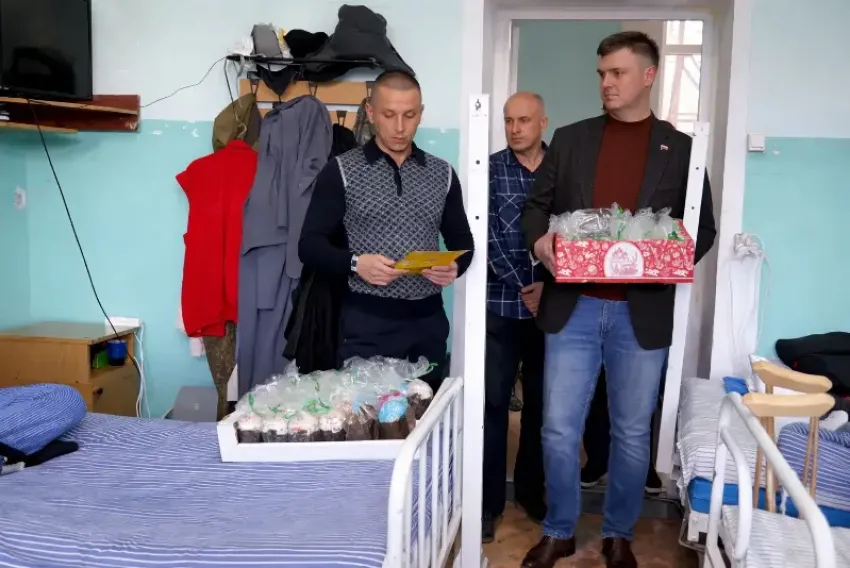 В преддверии светлой Пасхи депутаты Гордумы Краснодара посетили военный госпиталь