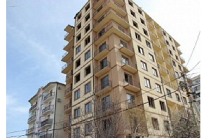 В Геленджике приступили к сносу 10-этажного самостроя