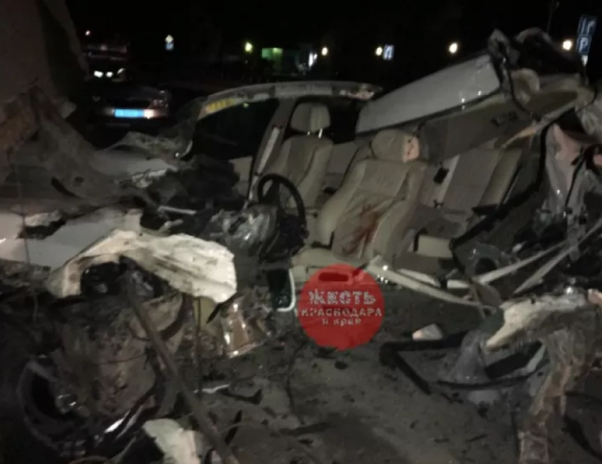 Пытаясь сбежать от полиции водитель иномарки устроил лобовое ДТП в Небуге