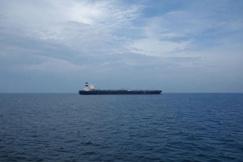 Танкер вспыхнул после новой атаки БПЛА на морской терминал в Краснодарском крае