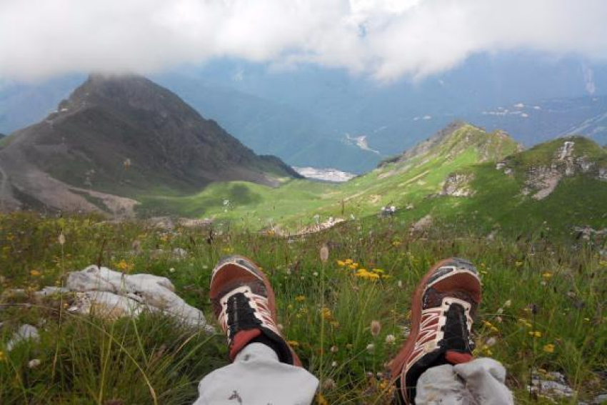 В горах Сочи отыскали заблудившихся туристов с различными травмами