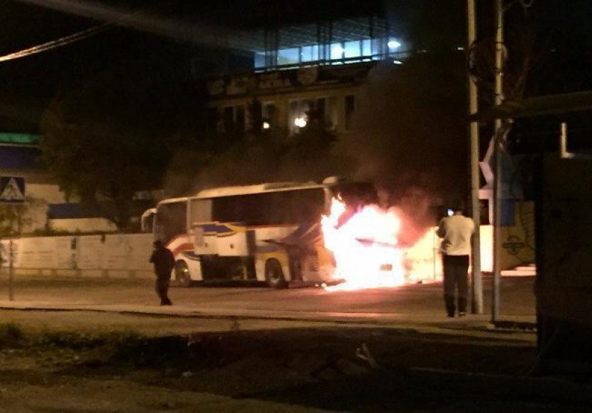 В Новороссийске сгорел автобус футбольной команды «Астрахань"