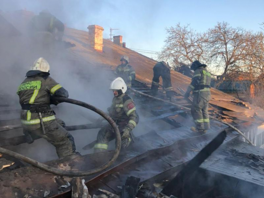 В Краснодаре эвакуировали 15 человек из-за пожара в жилом доме