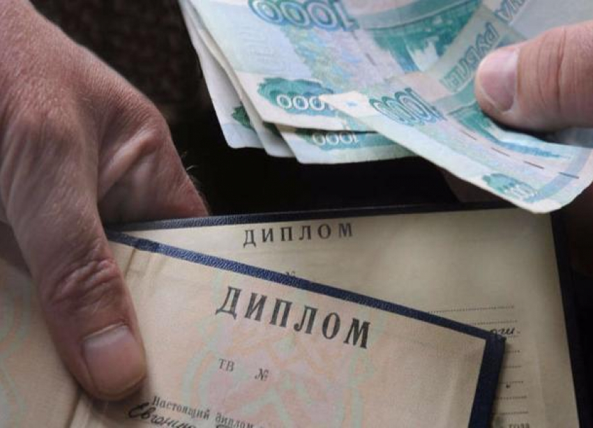 Чиновница из Динского района устроилась на работу с липовым дипломом