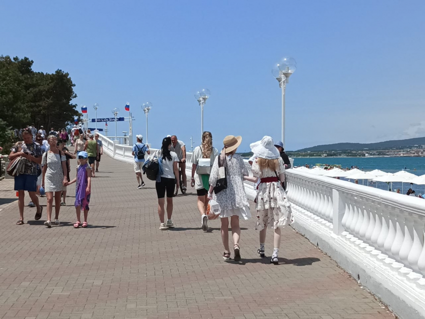 «Цены в три раза выше, чем в Крыму»: турист разнес популярный курорт Кубани