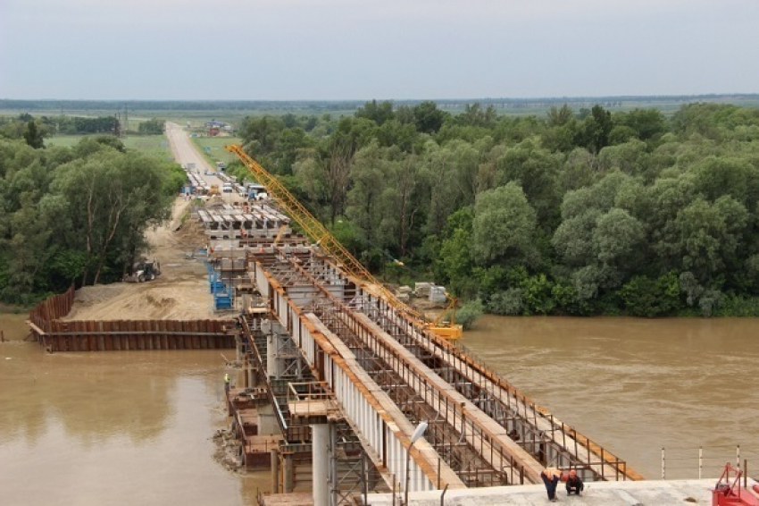 Мост в Усть-Лабинске в восточной Кубани вновь открыт