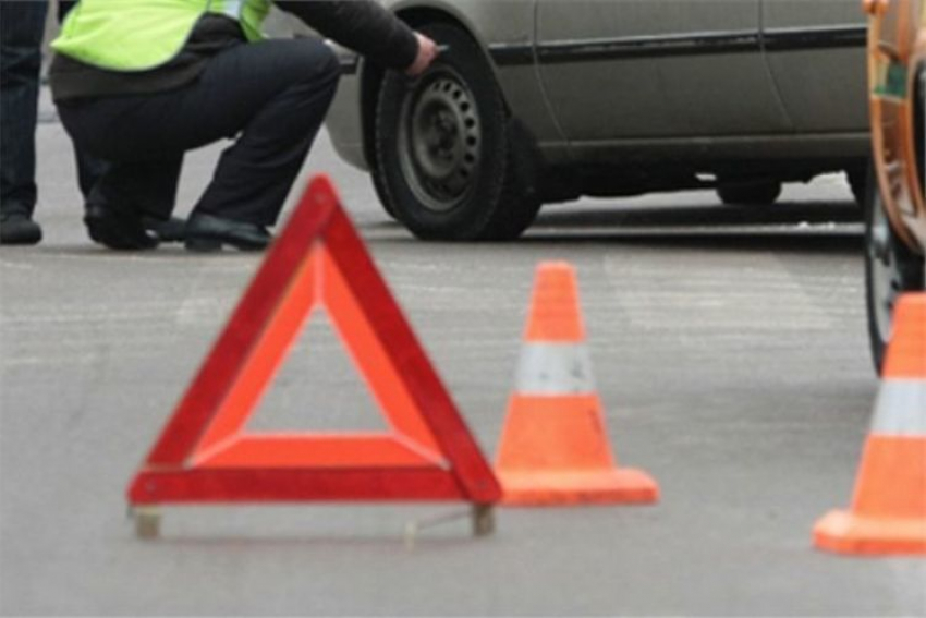 В Краснодарском крае в результате ДТП у одного из автомобилей разорвало кузов 