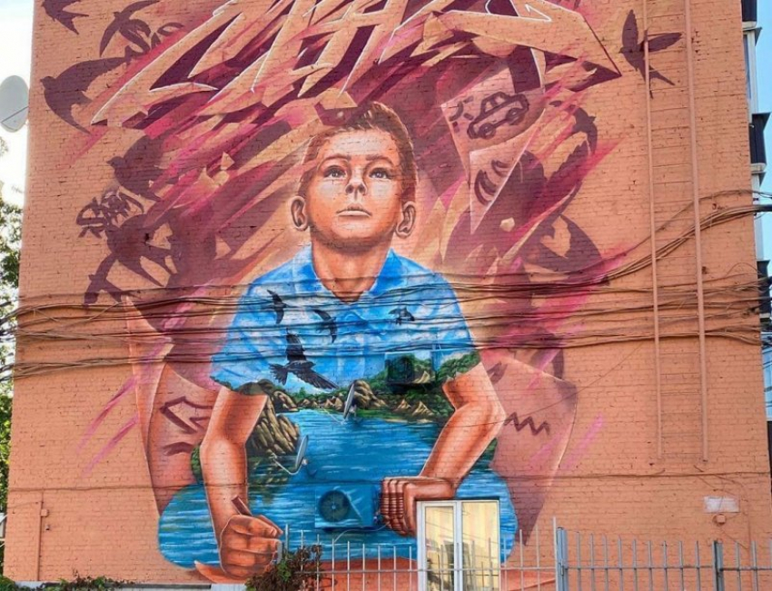 В Краснодаре появилось граффити, посвященное маленькому художнику 