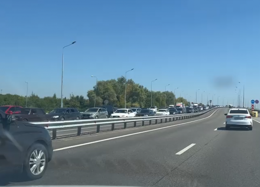 Пробка в 13 км сковала трассу к морю под Горячим Ключом