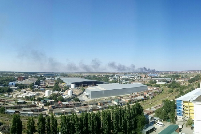 Во время крупного пожара в Краснодаре обрушилась крыша здания