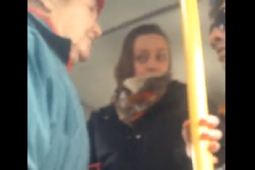  Краснодарский водитель пытался вышвырнуть пенсионерку из маршрутки за неоплаченный проезд