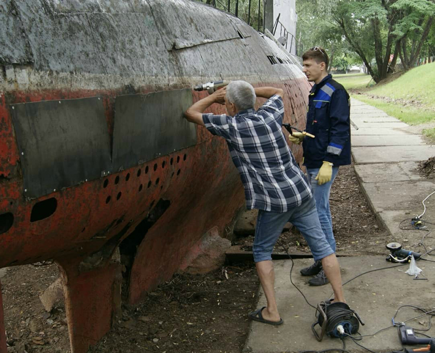 Краснодарцы лично занялись ремонтом подлодки в парке 30-летия Победы
