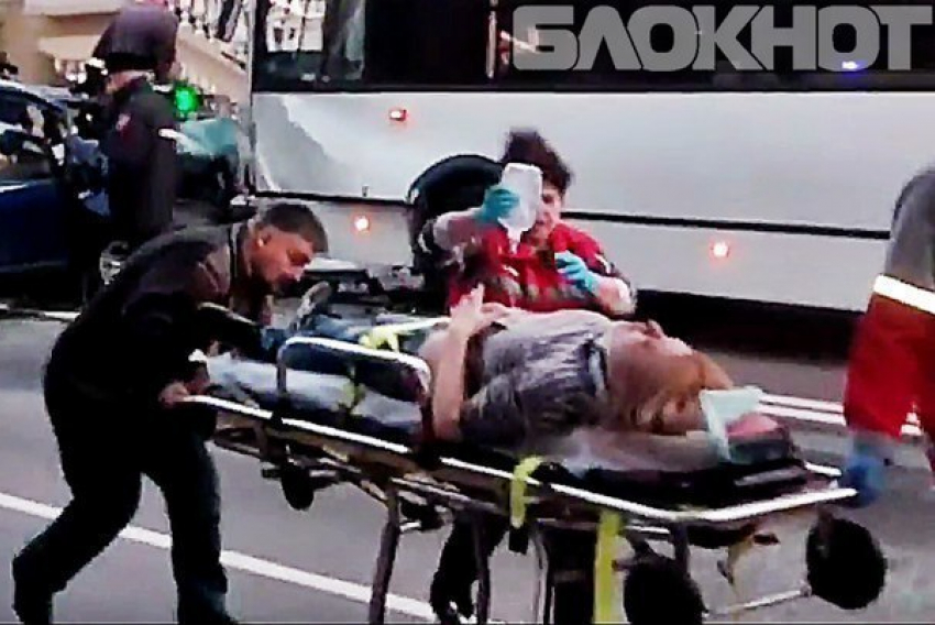 Опубликовано первое видео с места аварии с пассажирским автобусом в Сочи
