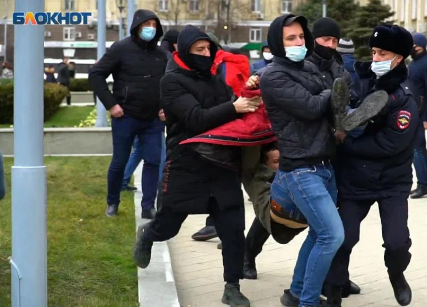 Оказали сопротивление: митингующих в Краснодаре заносили в автозак на руках