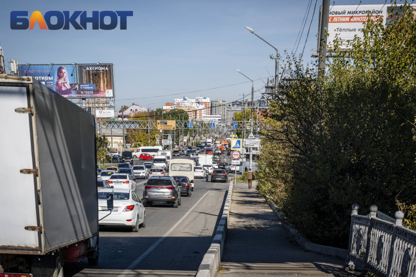 Движение авто на улице Командорской в Краснодаре пустят по парковке