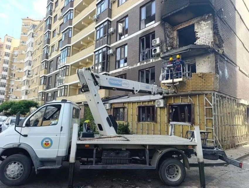 Режим ЧС ввели в границах многоэтажки в Краснодаре после прилёта обломков БПЛА