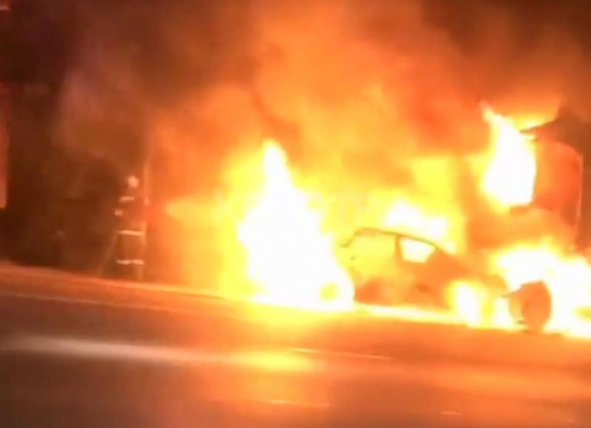 В Динском районе водитель въехал в фуру и сгорел заживо