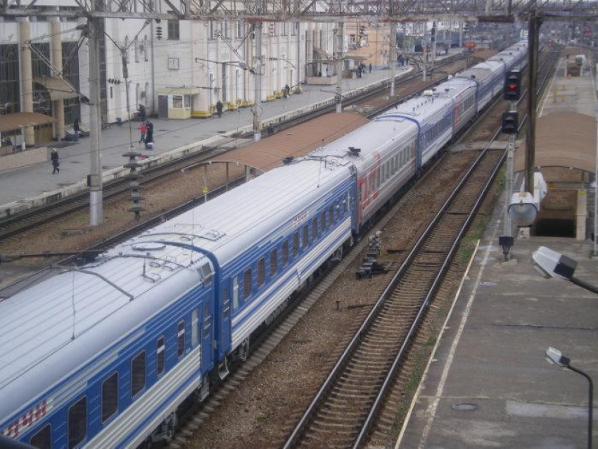 В Краснодаре мужчина попал под поезд и лишился ног