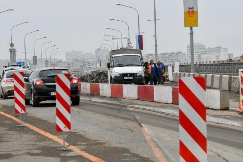  На Тургеневский мост в Краснодаре закрыли въезд 
