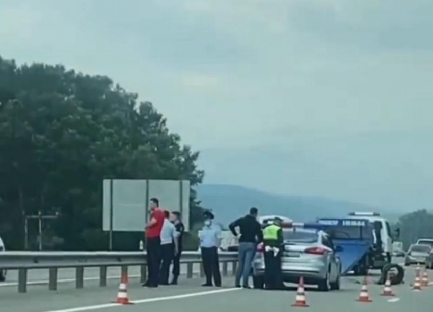 В Краснодарском крае иномарка протаранила автомобиль полиции