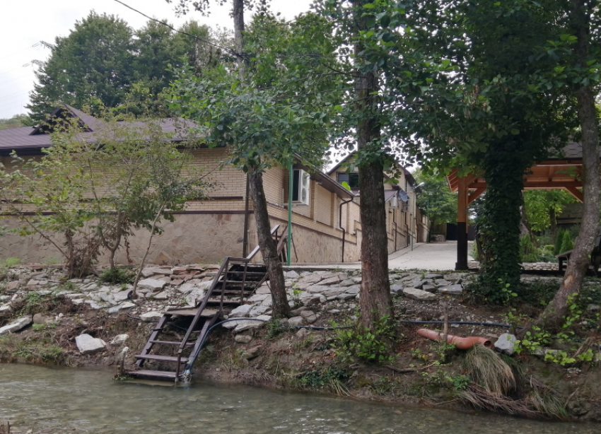 Прокуратура Кубани не смогла найти виновника сливающего нечистоты в заповедную реку Малая Хоста