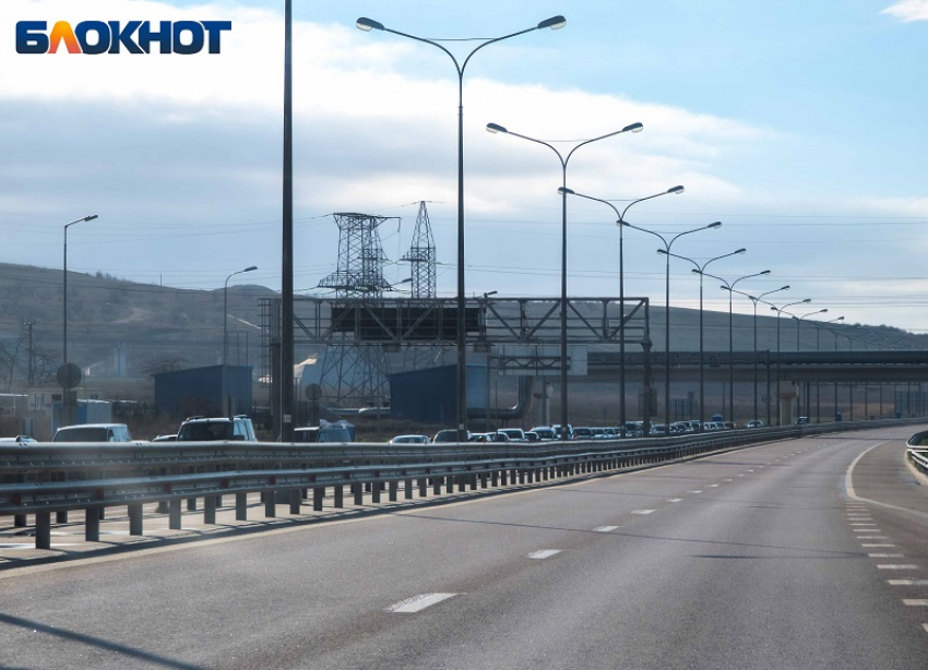 Очередь у Крымского моста выросла до 600 авто