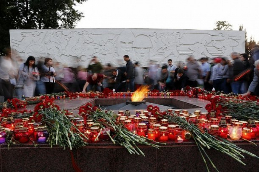 12 тысяч краснодарцев пронесли «Свечу памяти» в первый военный рассвет 