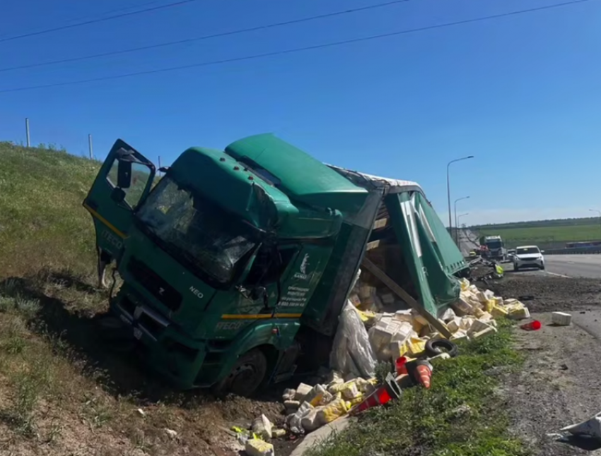 Водитель грузовика сбил насмерть трёх рабочих на трассе М-4 «Дон»
