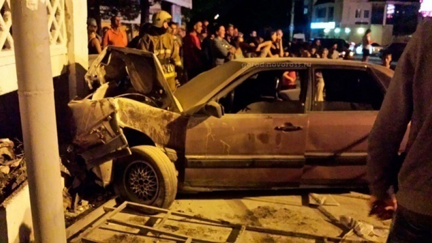 В Новороссийске пьяный подросток на чужой «Ауди» влетел в бетонное ограждение