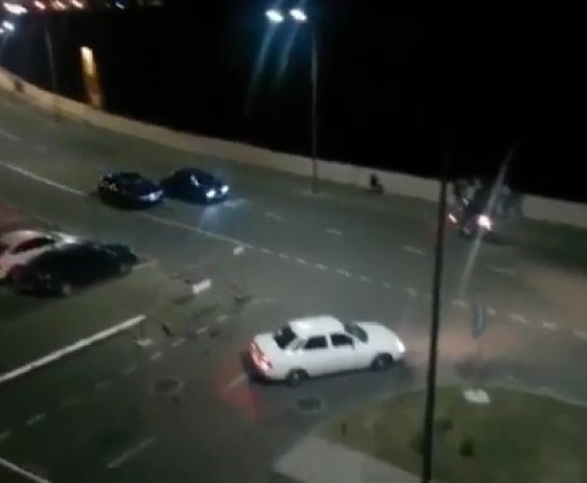 Аварию мотоциклиста спровоцировали стритрейсеры в Сочи