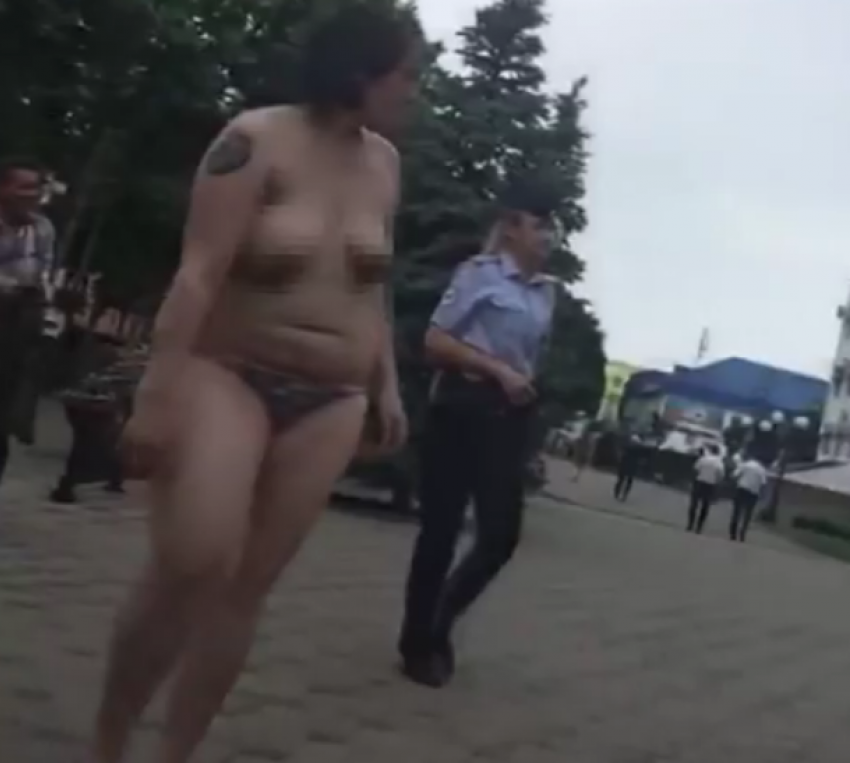 В Муроме по улицам гуляет голый мужчина