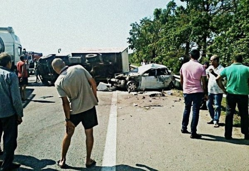 В массовом ДТП в Краснодаре разбились пять машин