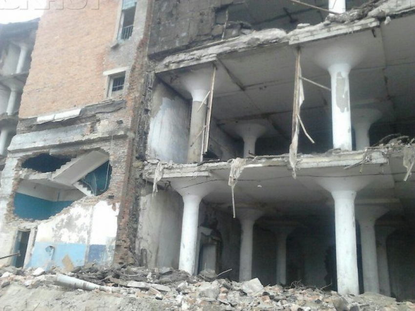 Краснодарские следователи займутся рухнувшим зданием хладокомбината 