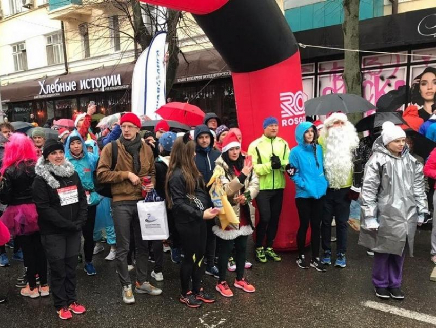 В забеге в первый день Нового года в Краснодаре приняли участие 450 человек