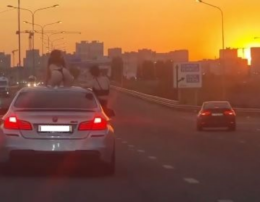 В Краснодаре оштрафован водитель скандальной BMW с голопопой девушкой на крыше