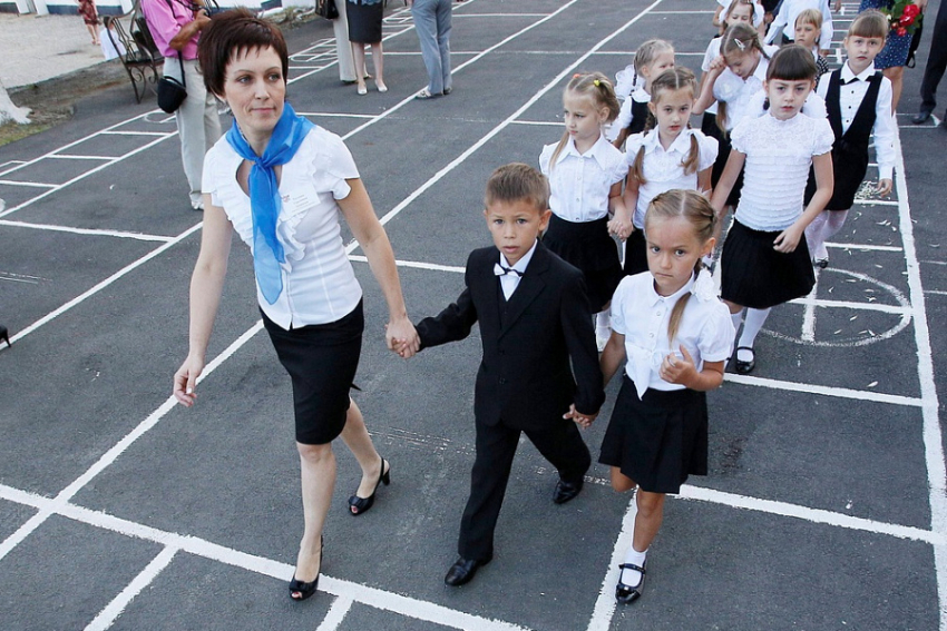 Премию в 200 тысяч рублей получат 48 педагогов Кубани 