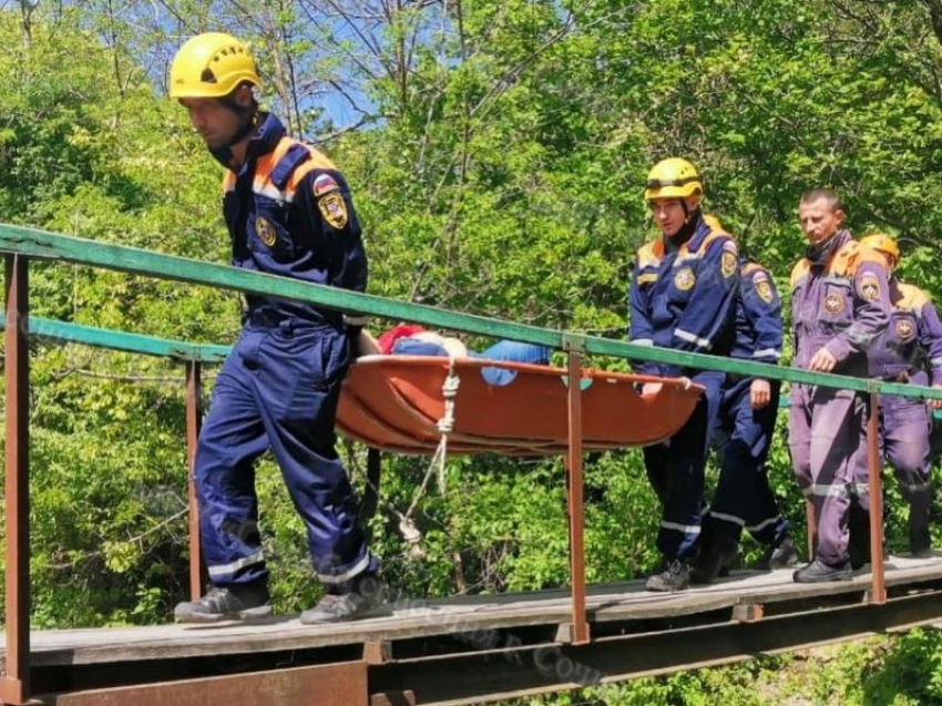 В Сочи туристка упала с мостика в «Свирском ущелье» и сломала ключицу 