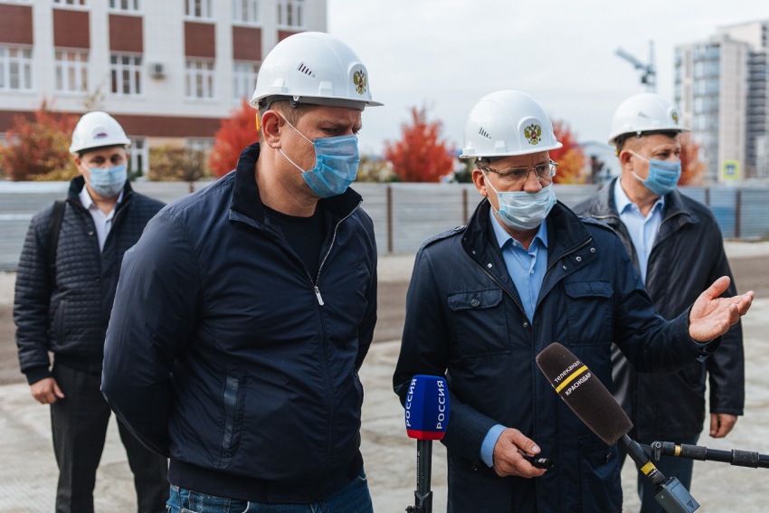Исполняющий обязанности главы Краснодара Андрей Алексеенко посетил строящийся детский сад в «Губернском» 