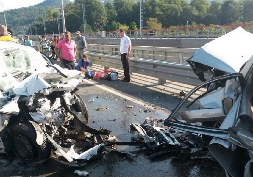 Крупное ДТП в Сочи: один человек погиб, четверо в больнице