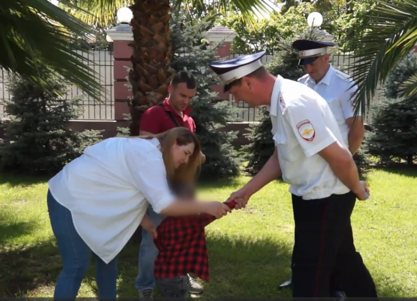 Сочинские полицейские помогли спасти жизнь двухлетнему ребенку