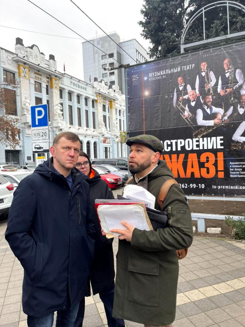 "Можно было позвать детей и переселенцев": мэр Краснодара полтора часа изучал улицу Красную