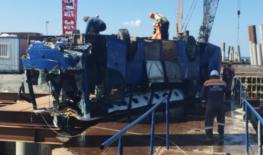 Неисправные тормоза стали причиной рокового падения автобуса в Темрюкском районе