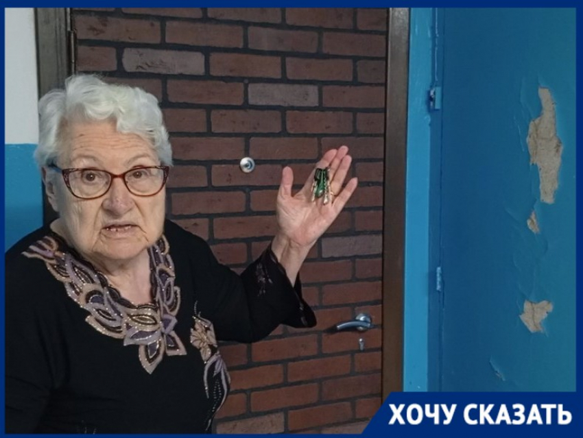 «Не хочу встретить Новый год в бомжатнике»: краснодарка борется за ремонт подъезда