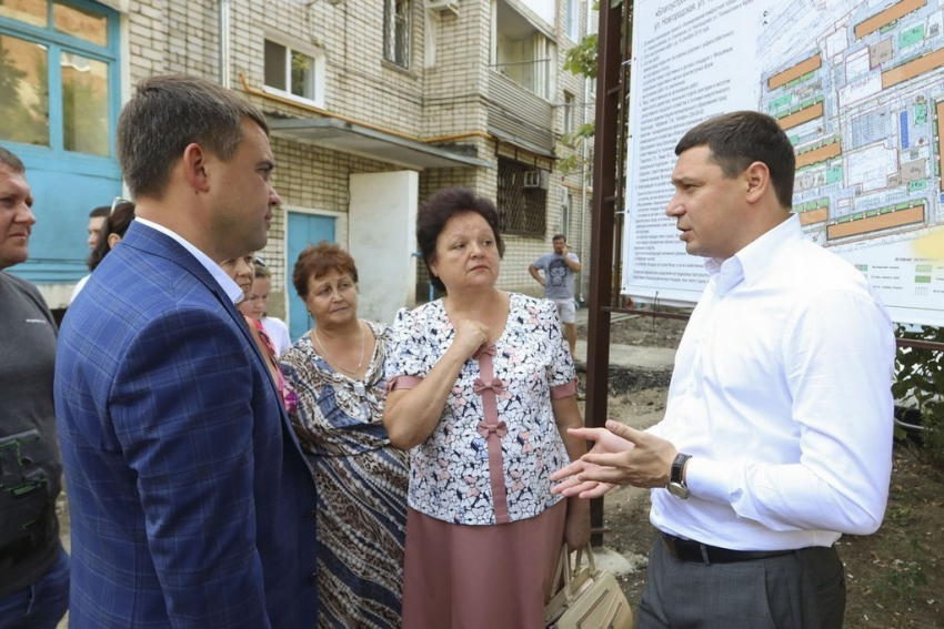 Мэр Краснодара пообещал восстановить 10 дворов по улице Новороссийской
