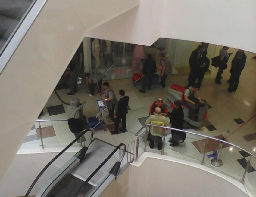 В Краснодаре в торговом центре «Галерея» произошел пожар