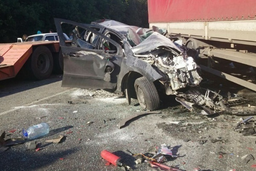 На Кубани, в разбившемся «Пежо», погибли пять человек