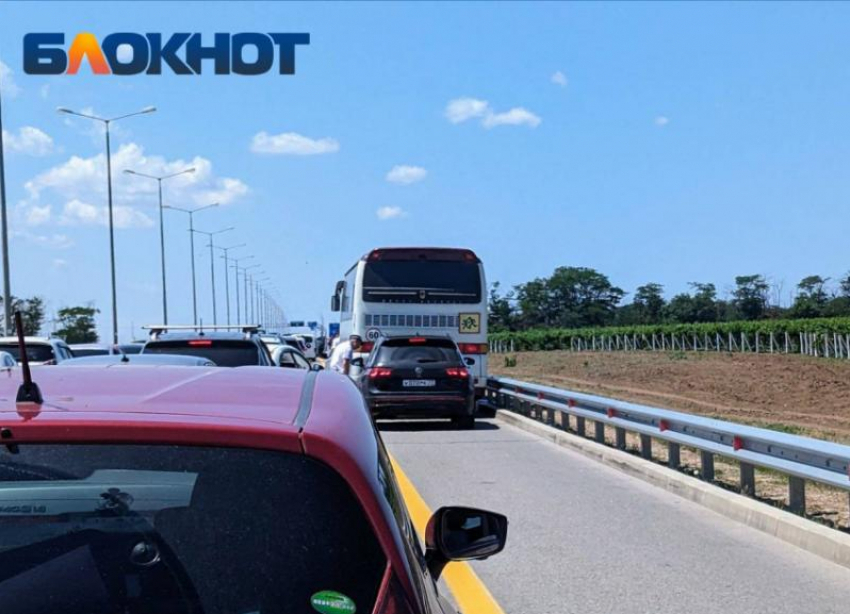Стоят в обе стороны: Восточный обход Краснодара «покраснел» из-за заторов