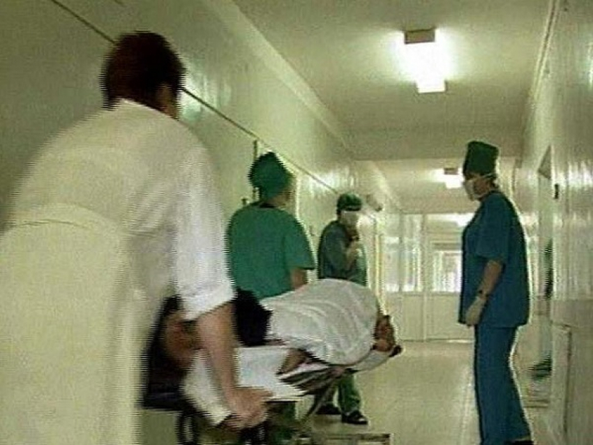 В Краснодаре хозяин дома из ревности порезал своего гостя