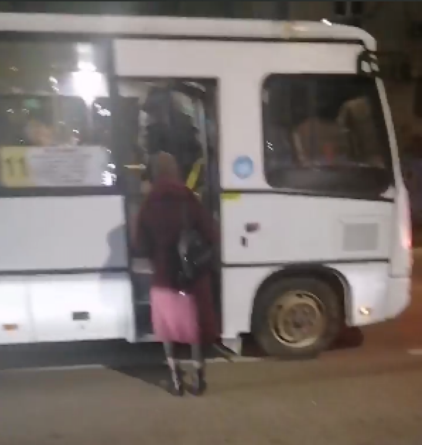 В Краснодаре водитель автобуса подверг пассажиров опасности