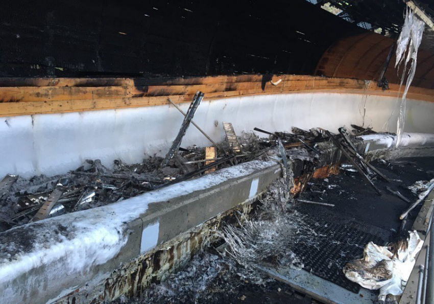 В Сочи от пожара пострадала олимпийская бобслейная трасса